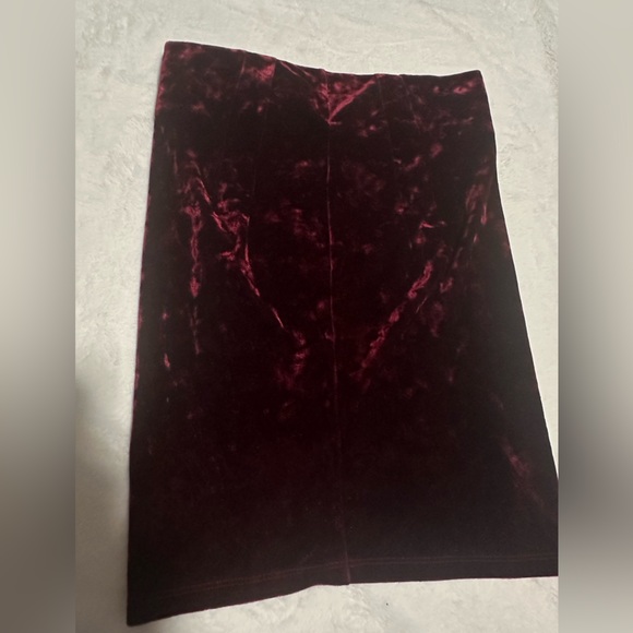 Velvet red pencil skirt - Picture 2 of 3